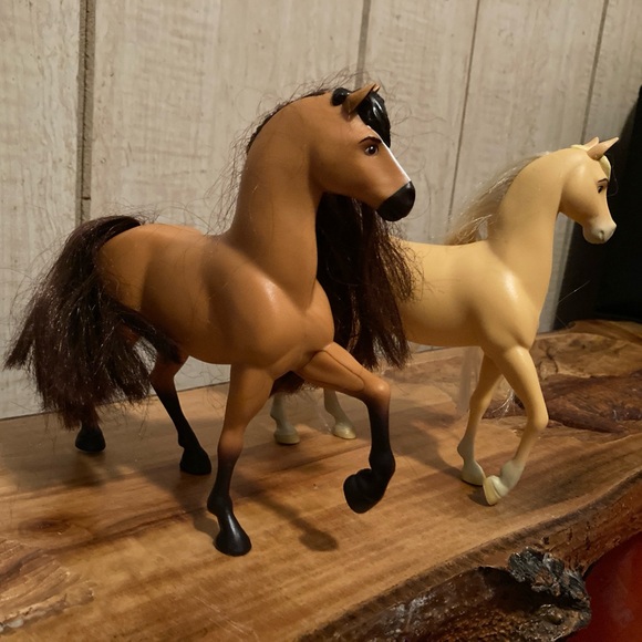 Used 2 DreamWorks Spirit Riding Free 7" Horses Just Play - Picture 2 of 5